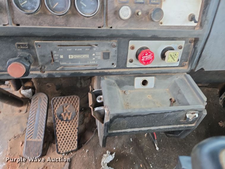 image for item EJ8431 1987 Kenworth winch truck