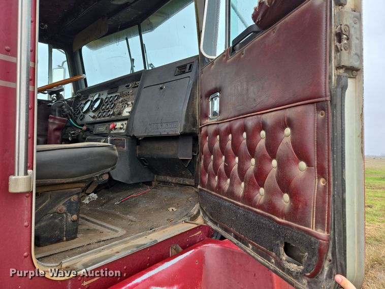 image for item EJ8431 1987 Kenworth winch truck