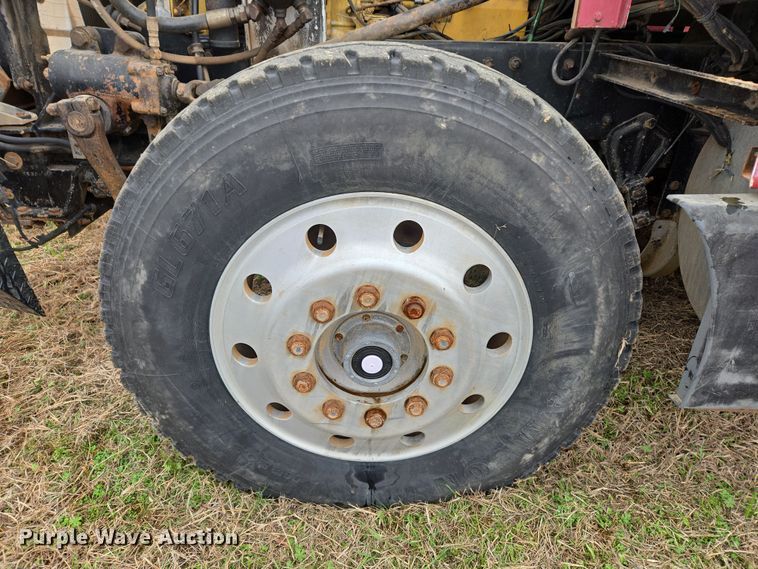 image for item EJ8431 1987 Kenworth winch truck