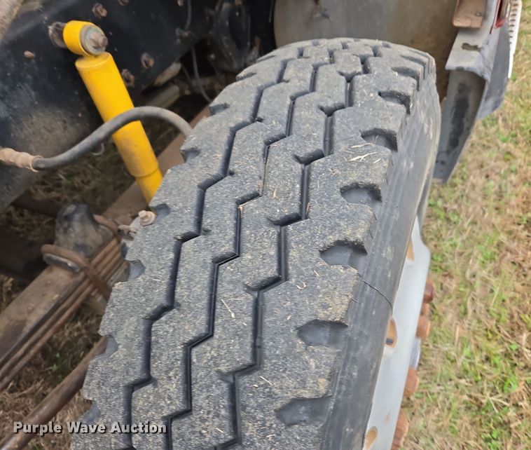 image for item EJ8431 1987 Kenworth winch truck