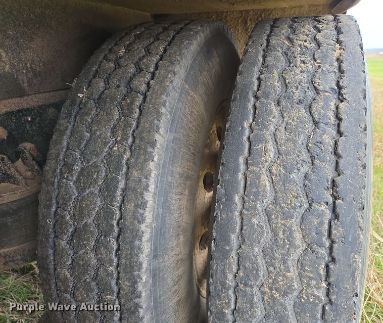 image for item EJ8431 1987 Kenworth winch truck