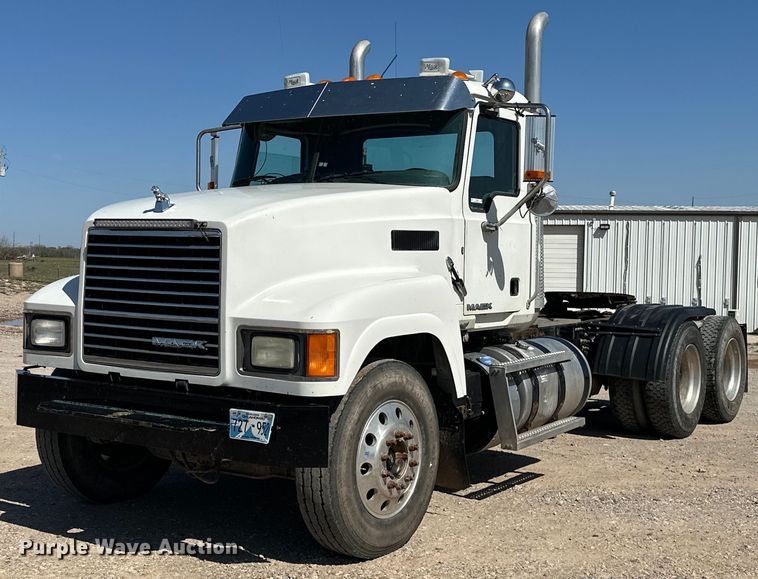 image for item EJ8565 2012 Mack CHU613 semi truck