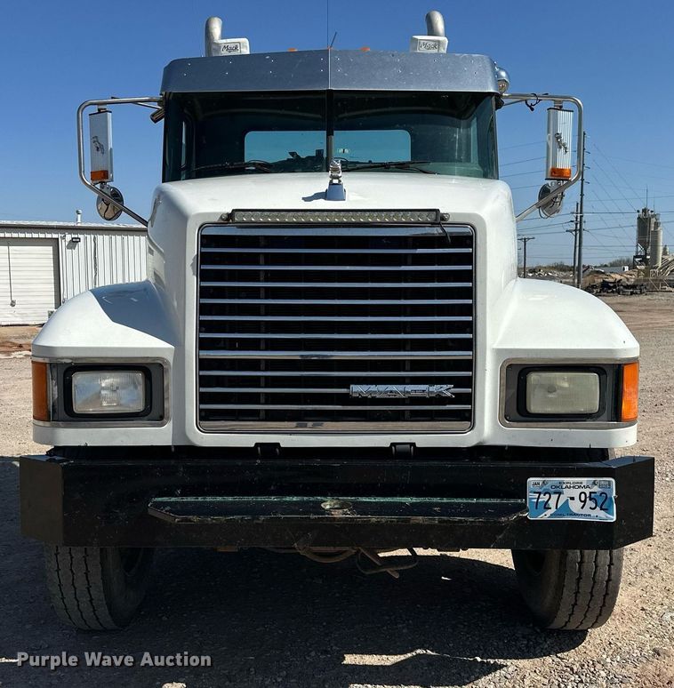 image for item EJ8565 2012 Mack CHU613 semi truck