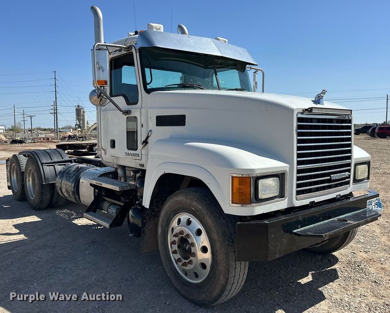 image for item EJ8565 2012 Mack CHU613 semi truck