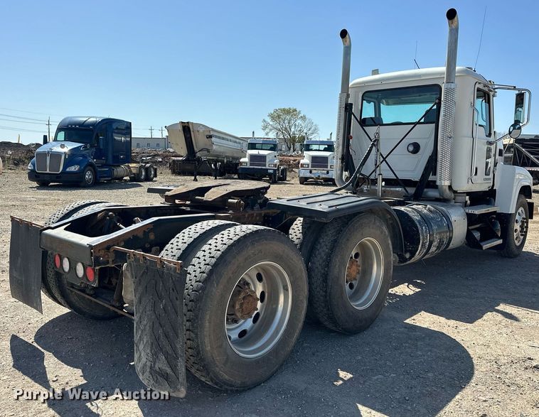 image for item EJ8565 2012 Mack CHU613 semi truck