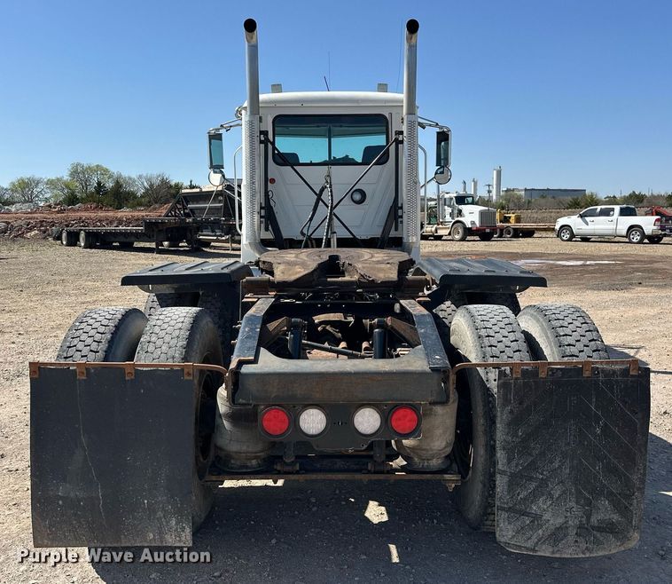 image for item EJ8565 2012 Mack CHU613 semi truck