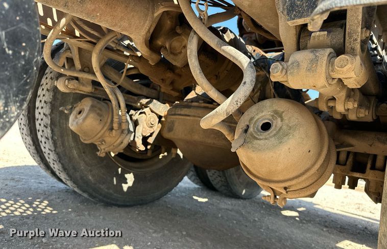 image for item EJ8565 2012 Mack CHU613 semi truck