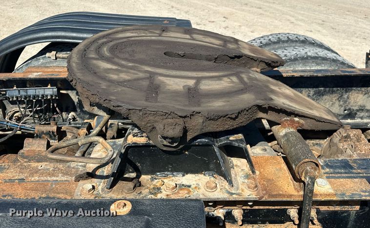 image for item EJ8565 2012 Mack CHU613 semi truck