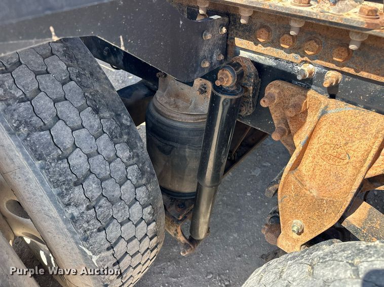 image for item EJ8565 2012 Mack CHU613 semi truck