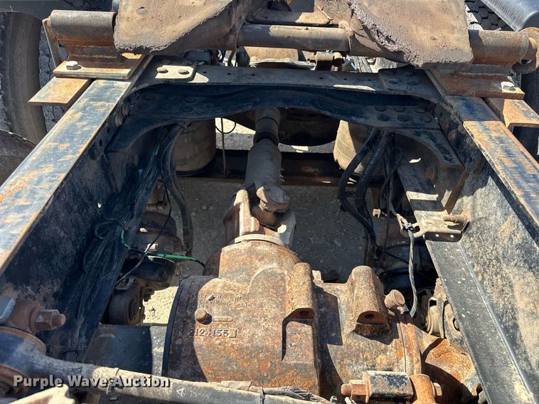 image for item EJ8565 2012 Mack CHU613 semi truck