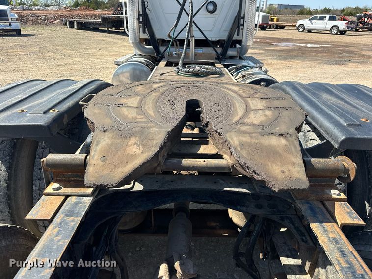 image for item EJ8565 2012 Mack CHU613 semi truck