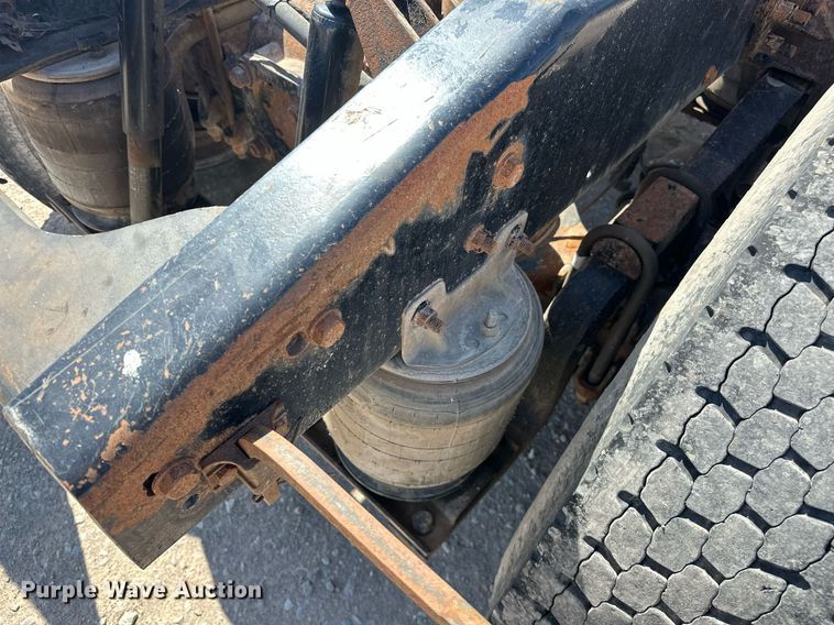 image for item EJ8565 2012 Mack CHU613 semi truck