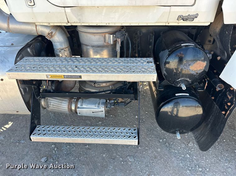 image for item EJ8565 2012 Mack CHU613 semi truck