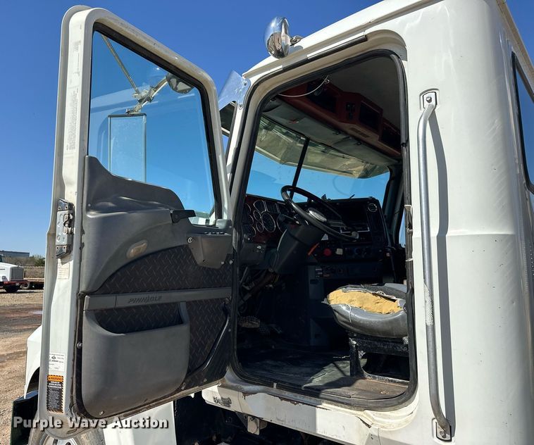 image for item EJ8565 2012 Mack CHU613 semi truck