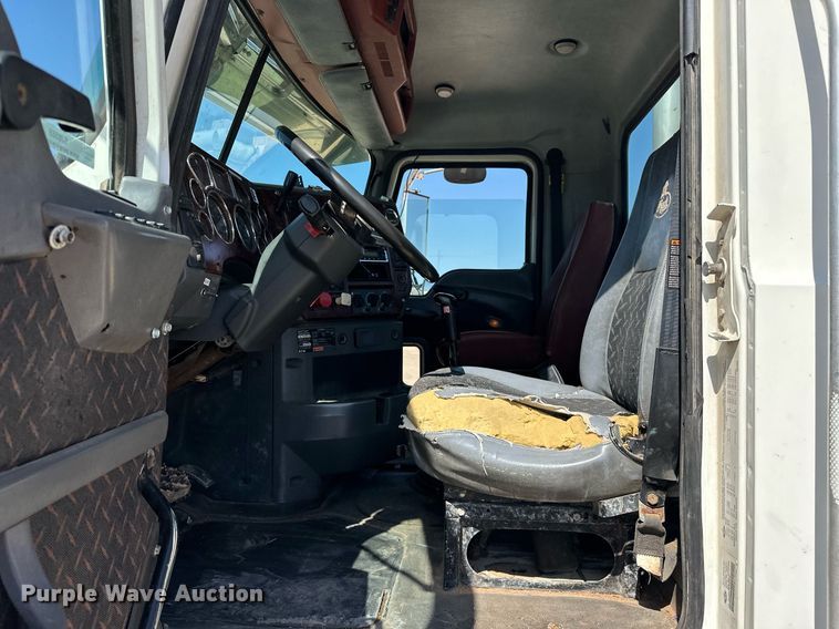 image for item EJ8565 2012 Mack CHU613 semi truck