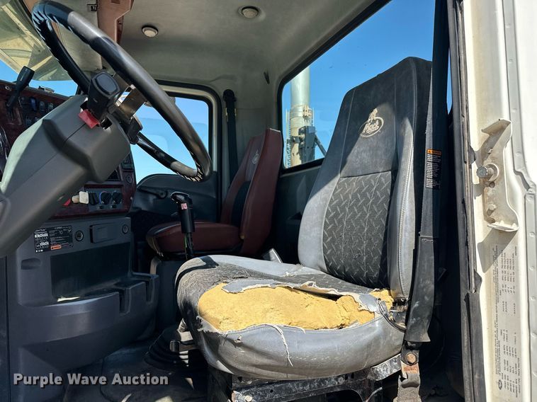 image for item EJ8565 2012 Mack CHU613 semi truck