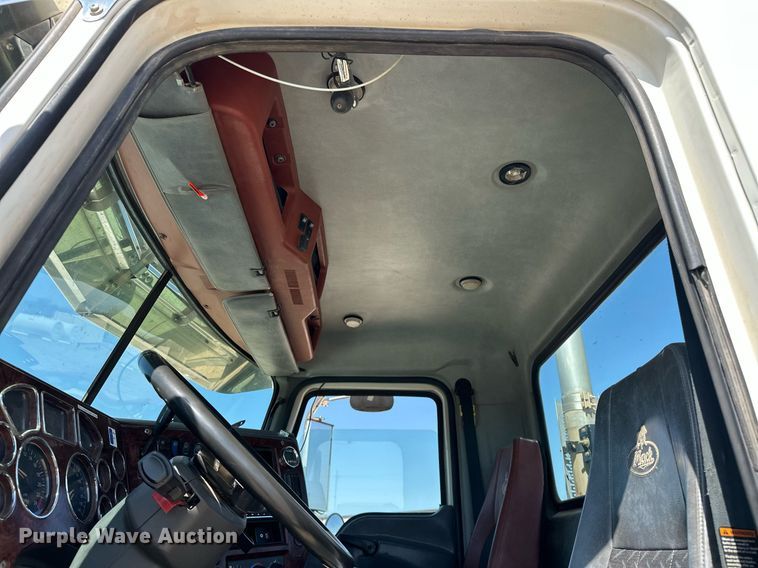 image for item EJ8565 2012 Mack CHU613 semi truck