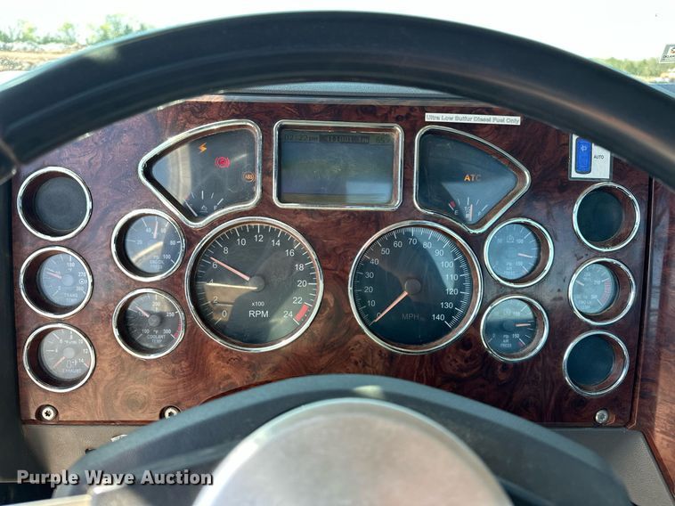 image for item EJ8565 2012 Mack CHU613 semi truck