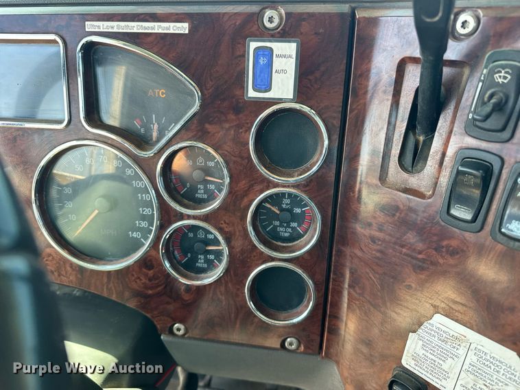 image for item EJ8565 2012 Mack CHU613 semi truck