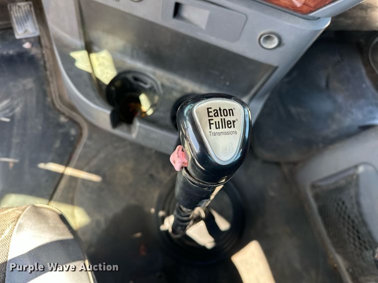 image for item EJ8565 2012 Mack CHU613 semi truck