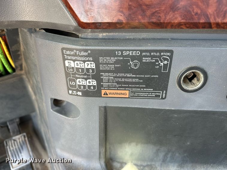 image for item EJ8565 2012 Mack CHU613 semi truck