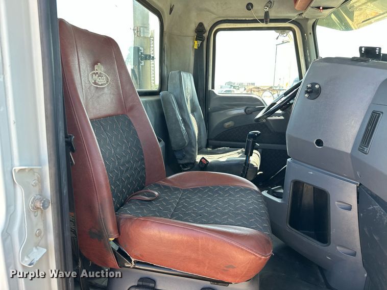 image for item EJ8565 2012 Mack CHU613 semi truck