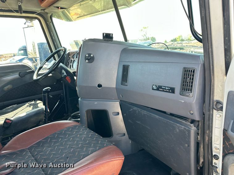 image for item EJ8565 2012 Mack CHU613 semi truck