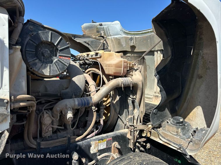 image for item EJ8565 2012 Mack CHU613 semi truck