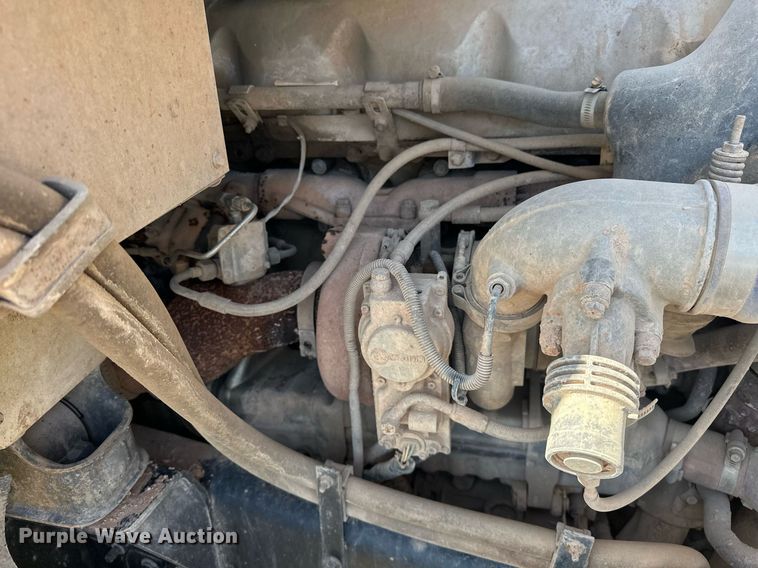 image for item EJ8565 2012 Mack CHU613 semi truck