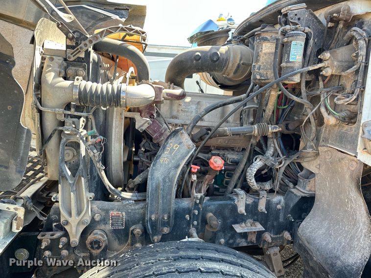 image for item EJ8565 2012 Mack CHU613 semi truck