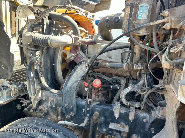 image for item EJ8565 2012 Mack CHU613 semi truck