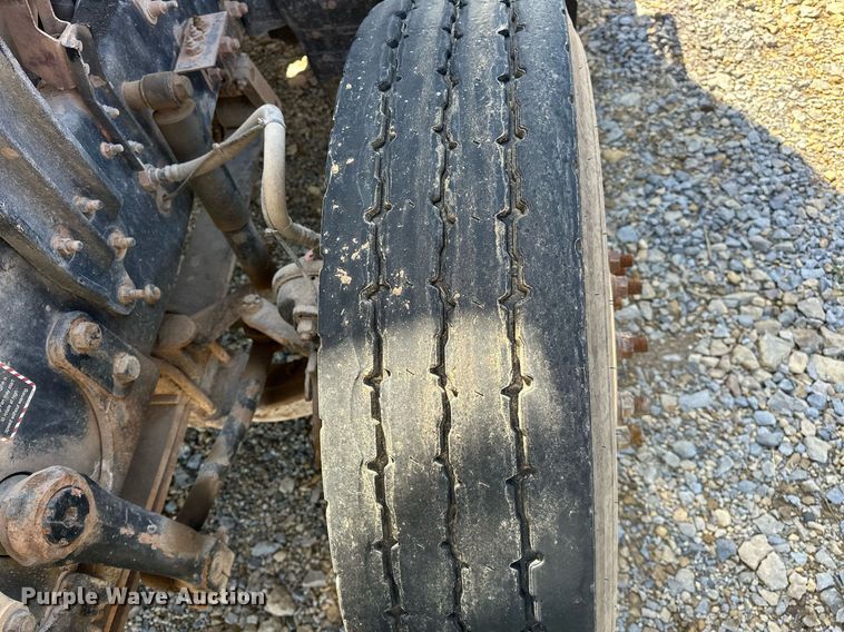 image for item EJ8565 2012 Mack CHU613 semi truck