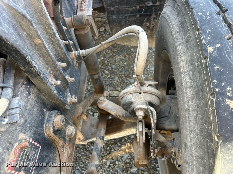 image for item EJ8565 2012 Mack CHU613 semi truck