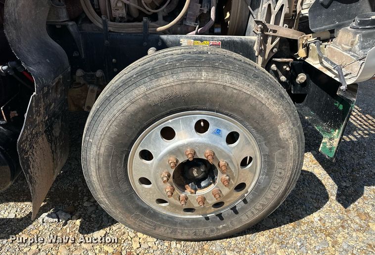 image for item EJ8565 2012 Mack CHU613 semi truck