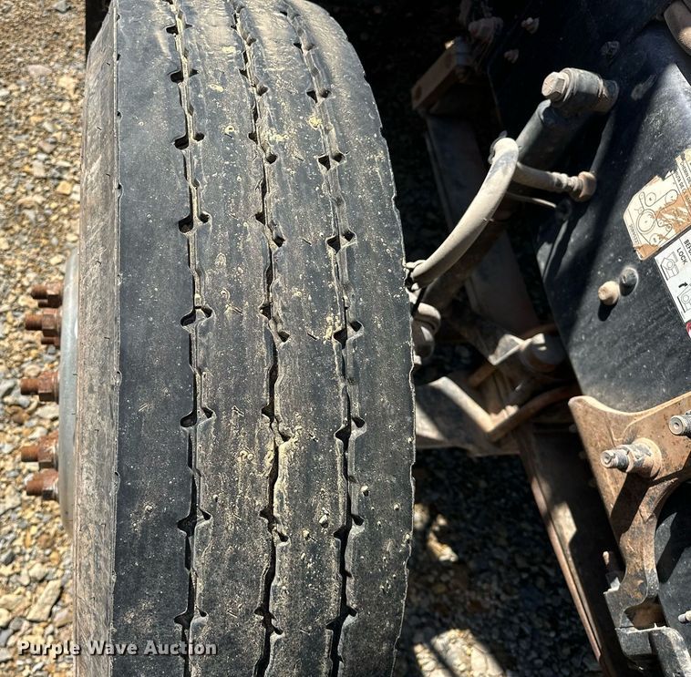 image for item EJ8565 2012 Mack CHU613 semi truck