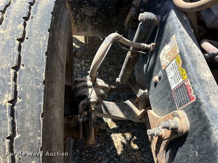 image for item EJ8565 2012 Mack CHU613 semi truck