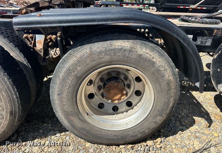 image for item EJ8565 2012 Mack CHU613 semi truck