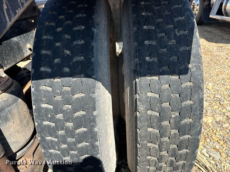 image for item EJ8565 2012 Mack CHU613 semi truck