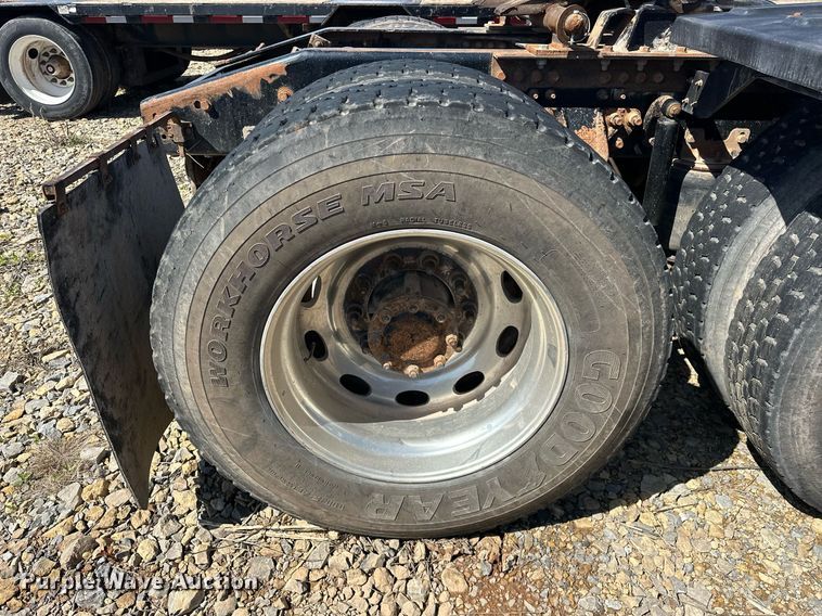 image for item EJ8565 2012 Mack CHU613 semi truck