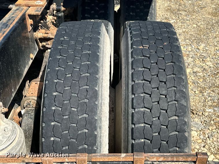 image for item EJ8565 2012 Mack CHU613 semi truck