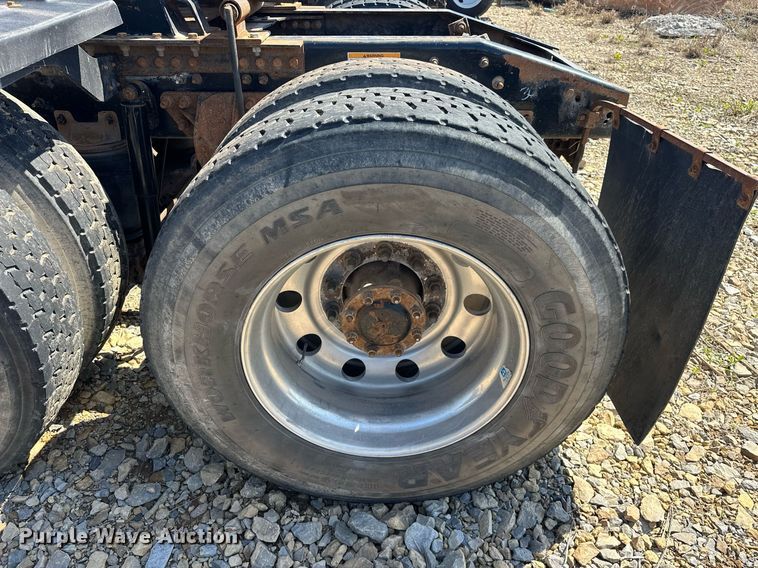 image for item EJ8565 2012 Mack CHU613 semi truck