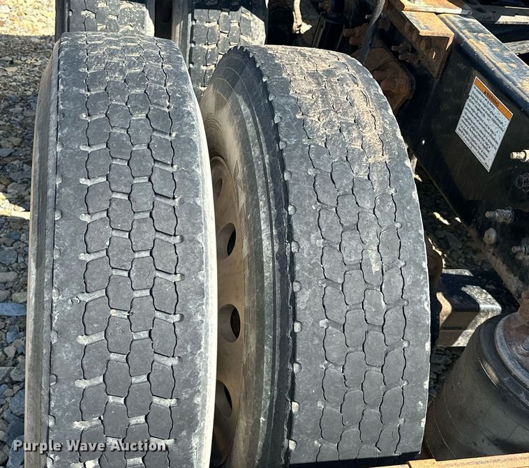 image for item EJ8565 2012 Mack CHU613 semi truck