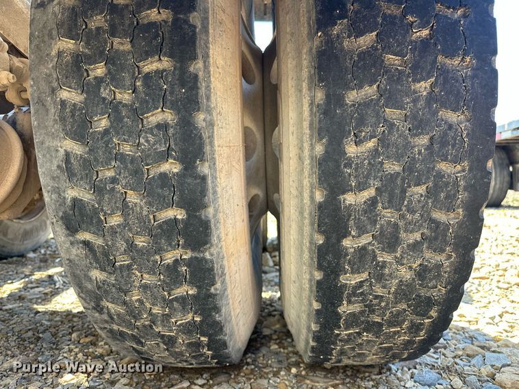 image for item EJ8565 2012 Mack CHU613 semi truck