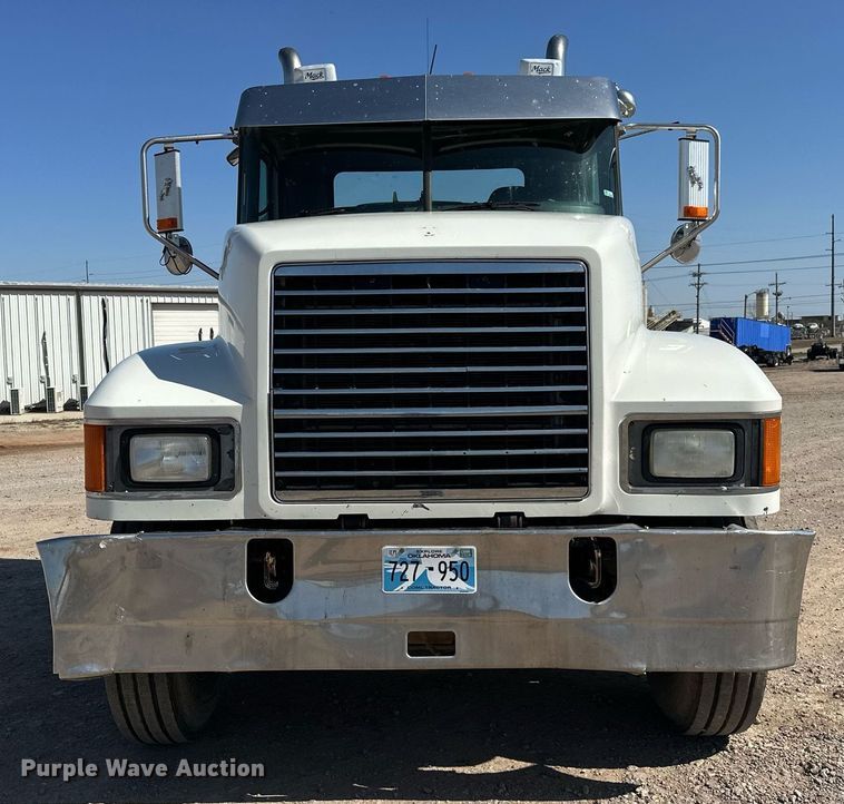 image for item EJ8566 2013 Mack CHU613 semi truck