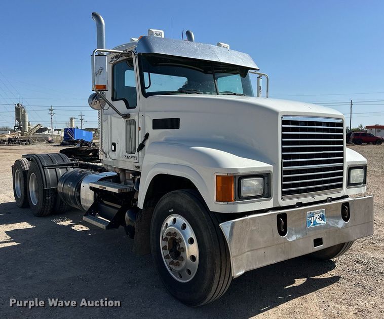 image for item EJ8566 2013 Mack CHU613 semi truck