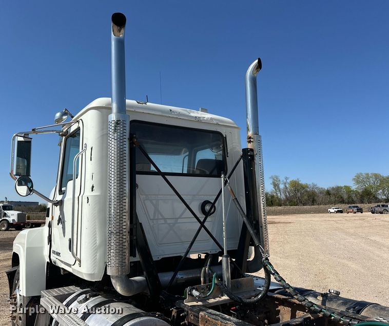 image for item EJ8566 2013 Mack CHU613 semi truck