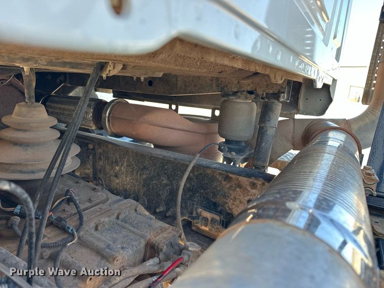 image for item EJ8566 2013 Mack CHU613 semi truck