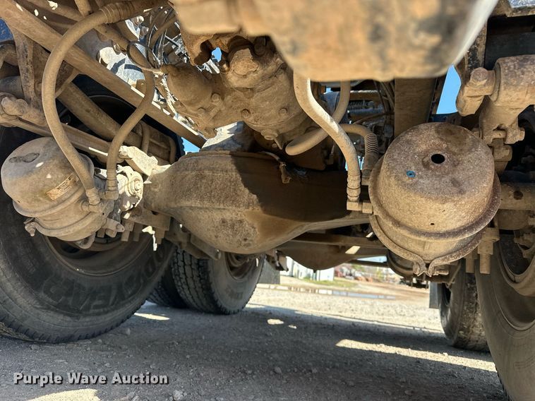 image for item EJ8566 2013 Mack CHU613 semi truck