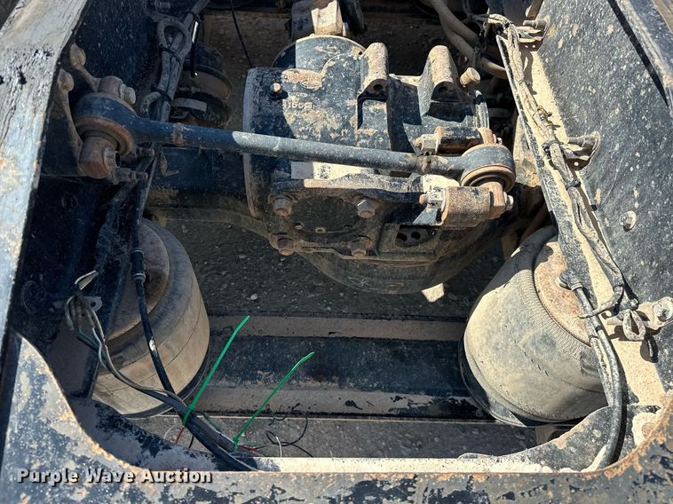 image for item EJ8566 2013 Mack CHU613 semi truck