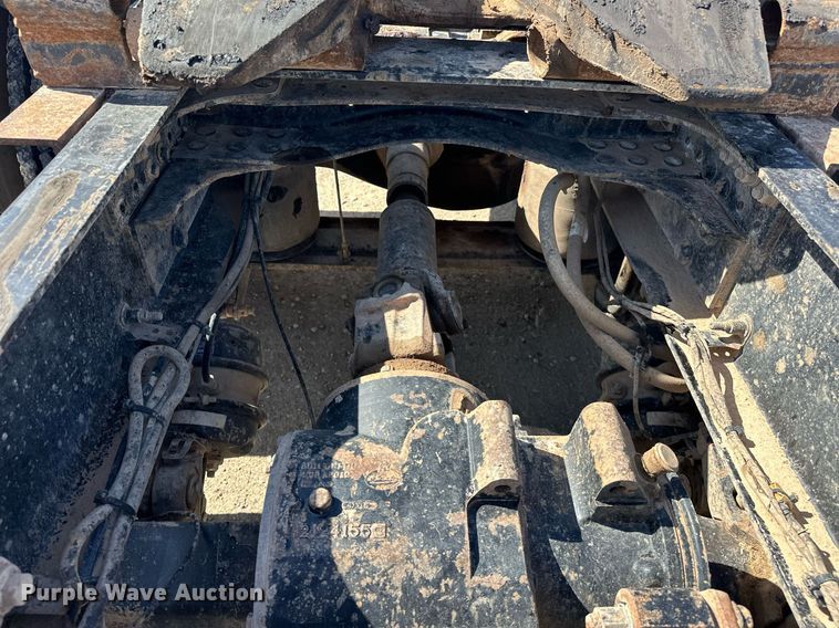 image for item EJ8566 2013 Mack CHU613 semi truck